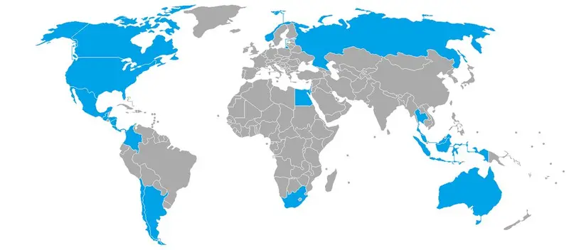 Map: Countries that border two or more oceans