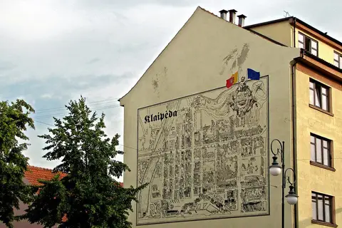 Map: Mural depicting a map of old Klaipėda oldtown